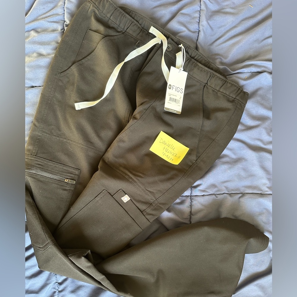 Men’s Figs Scrubs Cario Cargo Pants